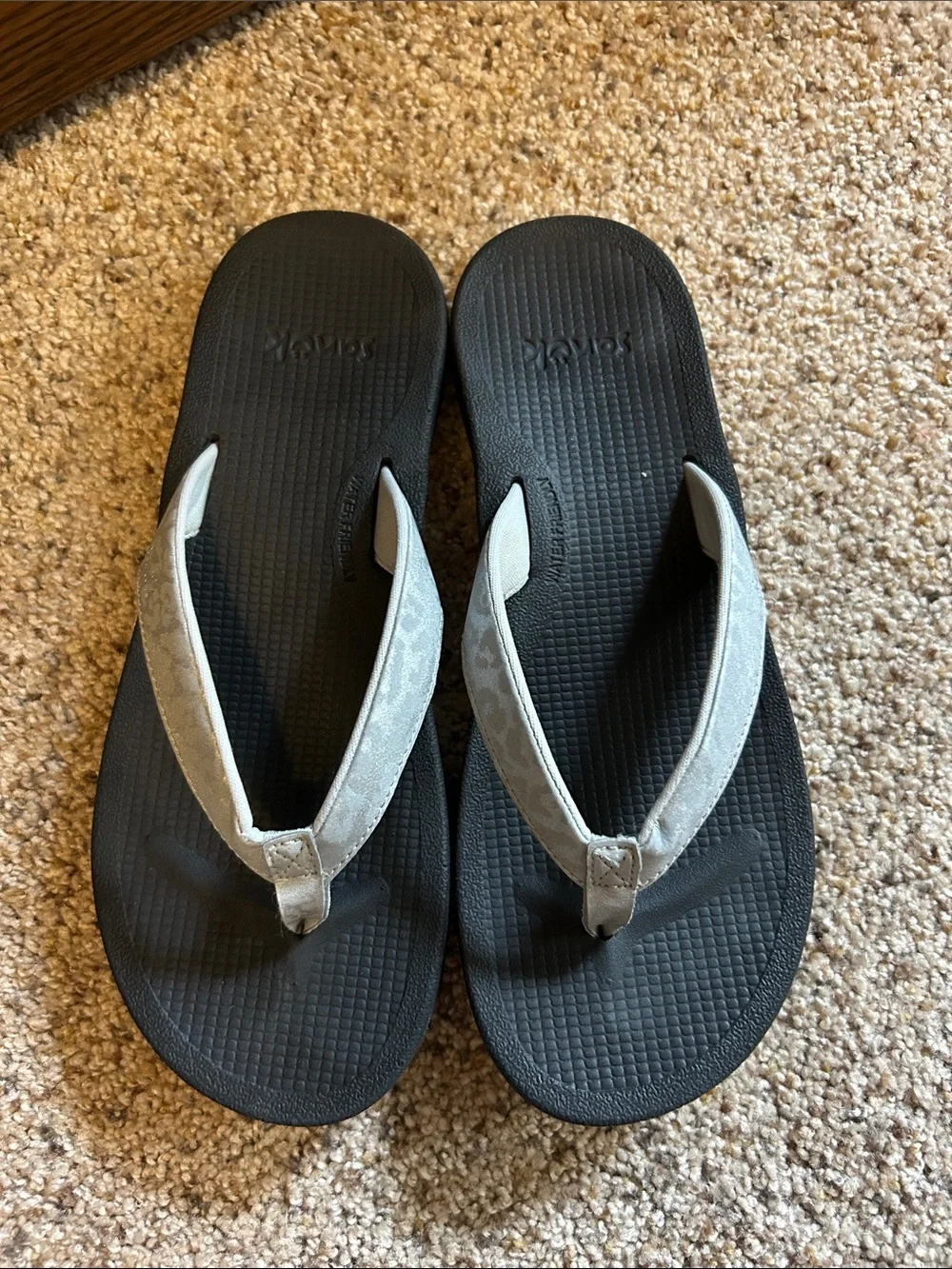 Sanuk Women’s Black Flip Flops with Light Gray Straps